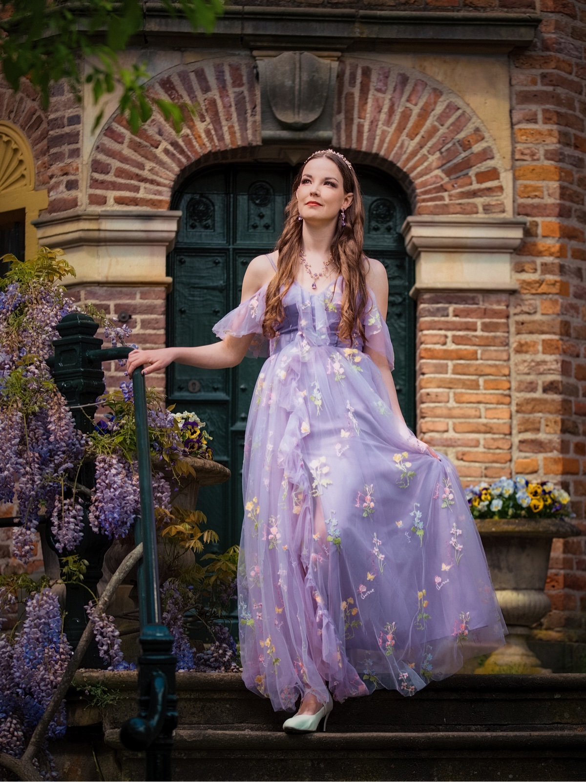Elain Archeron - Purple dress