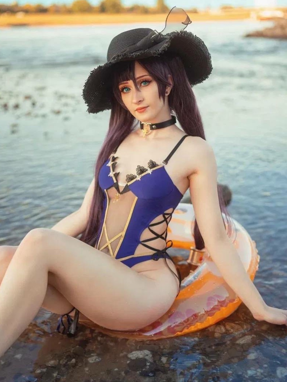 Swimsuit Mona