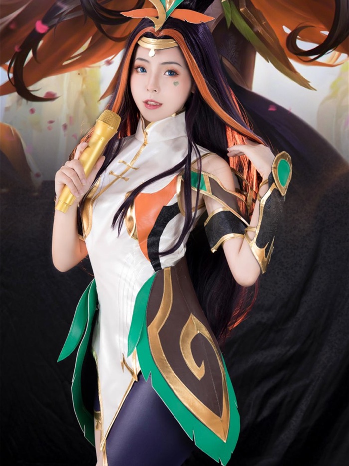 Graceful Phoenix Seraphine