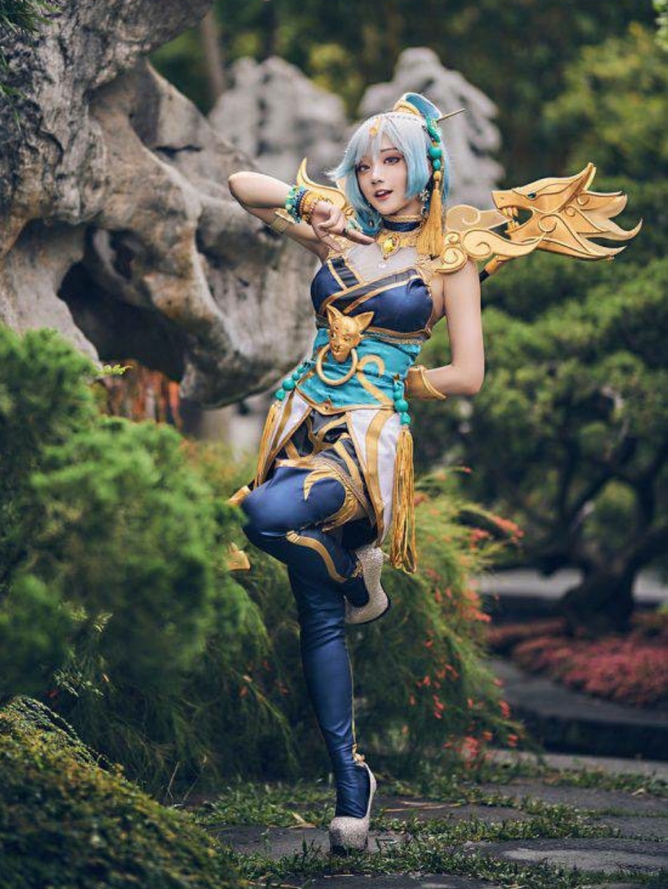 Lunar Empress Lux
