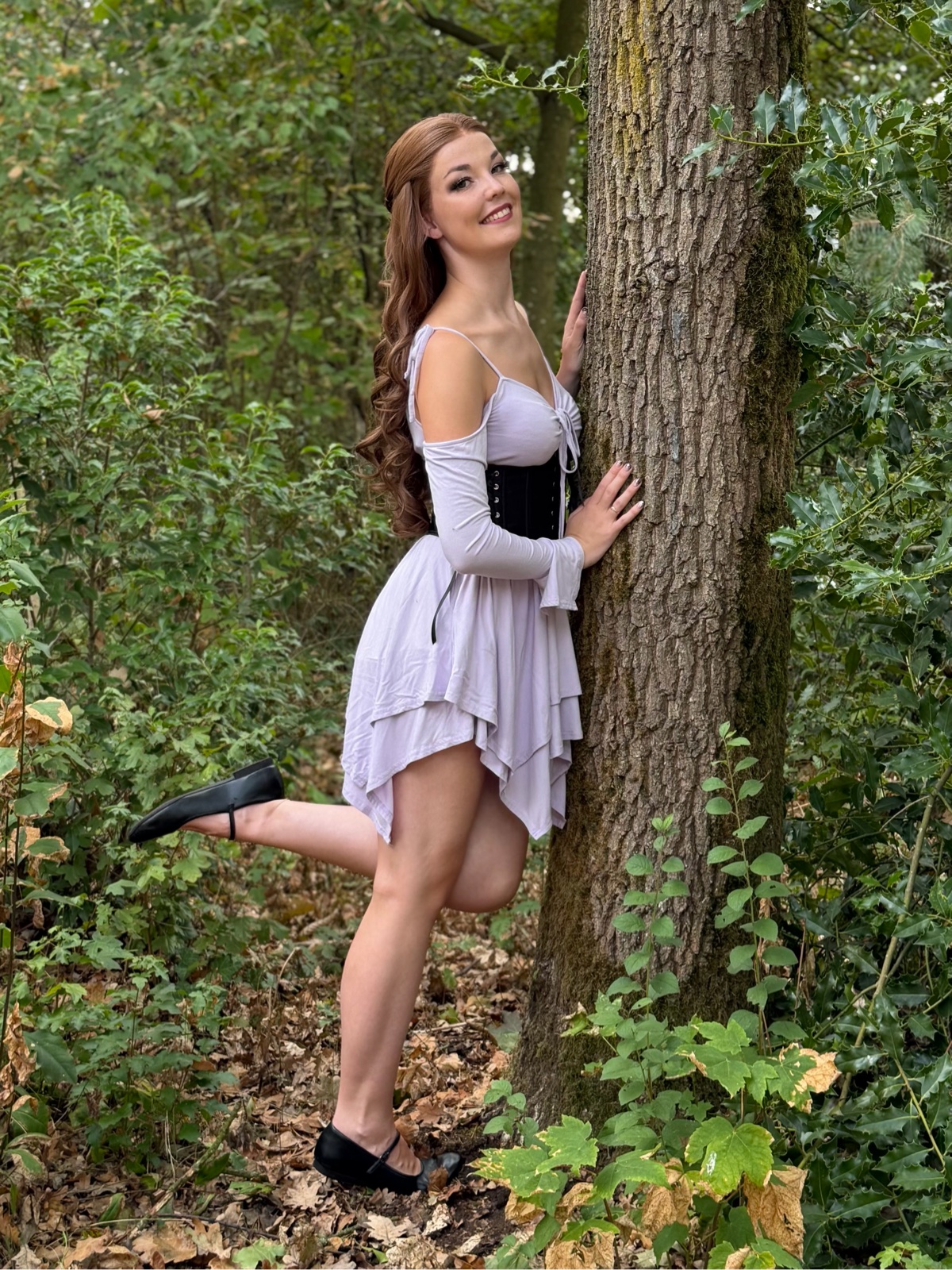 Feyre Archeron - Casual purple dress
