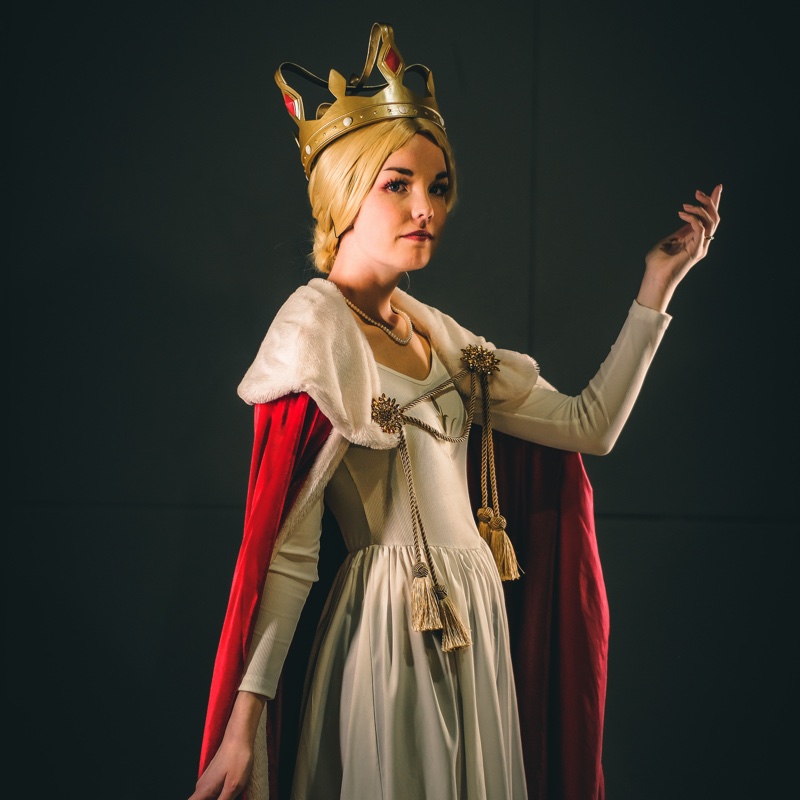 Historia Reiss - Coronation dress